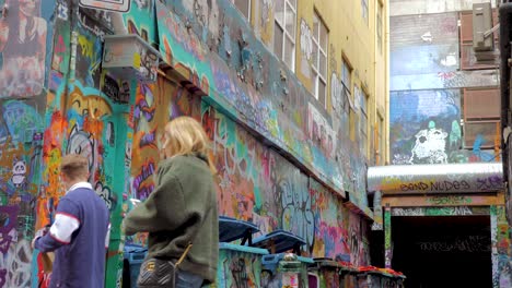 Graffiti-En-La-Pared,-Obra-De-Arte-Con-Aerosol-Callejero-En-Hosier-Lane-Melbourne-Cbd