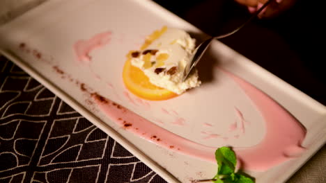 Dessert-Orange-Und-Eis,-Groumet