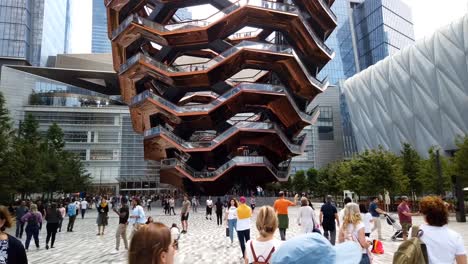 Time-lapse-in-front-of-The-Vessel-in-Hudson-Yards,-New-York-City