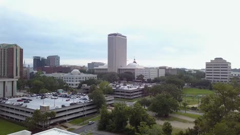 Rising-to-reveal-downtown-Tallahassee-skyline-and-Florida-state-capitol,-aerial,-pedestal