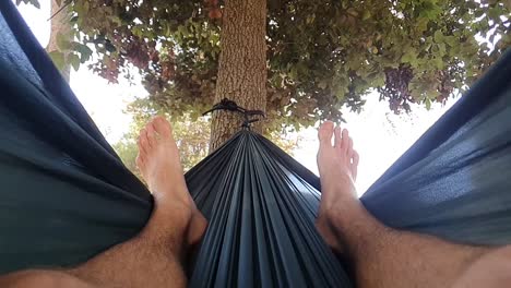 Relaxing-in-the-hammock-in-slowmotion