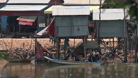 Fishing-Boat-at-Floating-Village