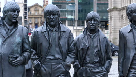 Close-up-of-The-Beatles-Statue-in-Liverpool
