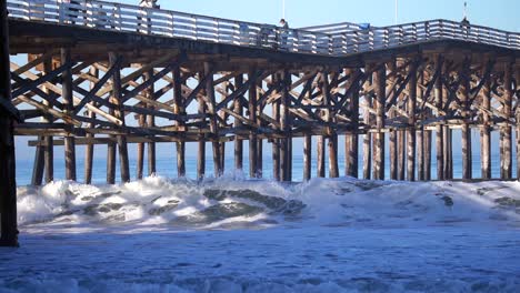 Ocean-waves-hitting-the-shores-of-Crystal-Beach-in-San-Diego