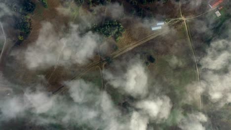 Landwirtschaft-Feld-Top-Geschossen-über-Den-Wolken