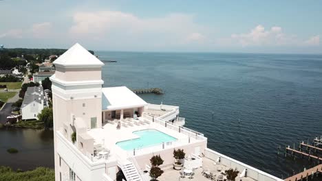 Upscale-Resort-With-Rooftop-Pool-in-Chesapeake-Beach,-Maryland-USA,-Aerial-View-on-Bay-and-Horizon