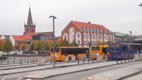 Estación-Central-De-Autobuses-En-Vejle,-Dinamarca