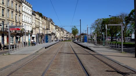 The-Chartrons-tram-stop-in-Quai-des-Chartrons-avenue-during-the-COVID-19-pandemic,-Dolly-out-shot