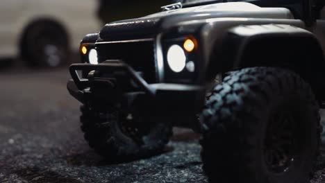 Remote-Control-Land-Rover-Defender-with-Functioning-Headlights