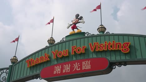Vista-De-La-Salida-Del-Parque-Temático-Disneyland-Resort-De-Hong-Kong-Vista-En-Hong-Kong