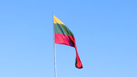 Litauische-Flagge-Weht-Im-Wind