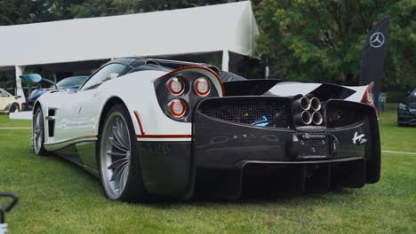 Moving-Revealing-the-Beautiful-Lines-of-a-Pagani-Huayra-at-Car-Show
