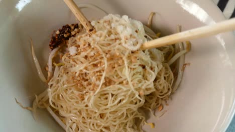 Close-up-Footage-of-Thai-Styled-Egg-Noodles-With-Minced-Pork-Cake-and-Pork-Liver,-Thailand-Popular-Street-Food