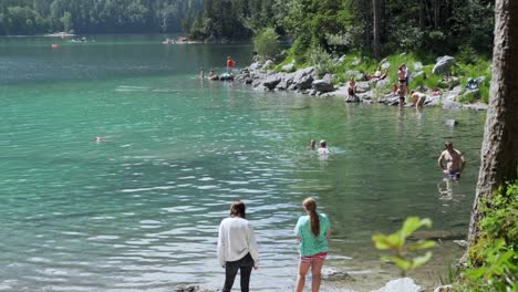 People-enjoy-good-weather-at-Lake-Eibsee