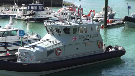 Border-force-officer-works-on-a-boat-in-the-Dover-docks,-UK