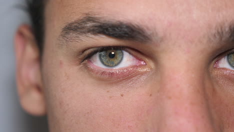 Nahaufnahme-Des-Männlichen-Auges