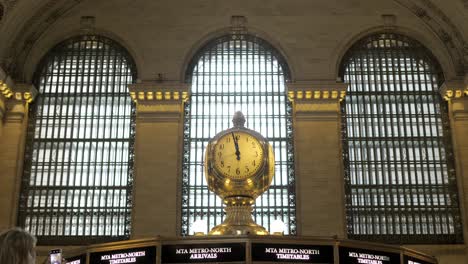 Grand-Central-Station-Ticket-Booth-Clock-with-window-walkers-and-passengers