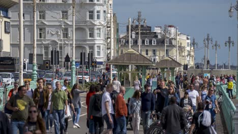 Time-lapse-of-crowds-of-people-and-traffic-on-beach-promenade-in-Brighton-UK