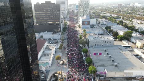 Große-Menschenmenge-Bei-Pro-armenien-protest-In-Los-Angeles