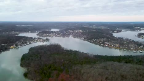 Beautiful-Aerial-Panning-View-of-the-Lake-of-the-Ozarks-Reservoir