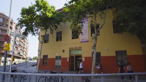 Reveal-shot-of-el-clot-jesuit-educational-centre-in-sant-martí-quarter-barcelona-city-during-sunny-day