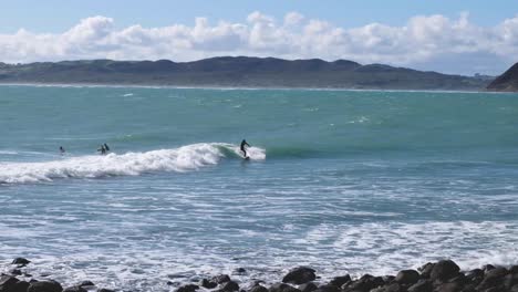 Surfen-In-Raglan,-Neuseeland