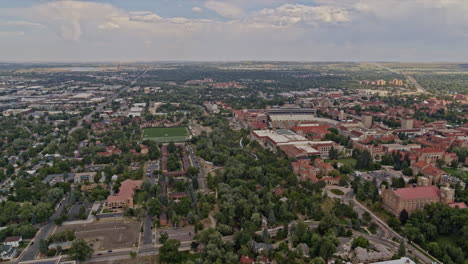 Boulder-Colorado-Aerial-V4-Blick-Auf-Die-Innenstadt-Mit-American-Football-Feld-Und-Verschiedenen-Gebäuden---Aufgenommen-Auf-DJI-Inspire-2,-X7,-6k---August-2020