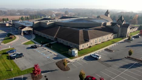 Calvary-Church,-large-Evangelical-Christian-megachurch-congregation-in-USA