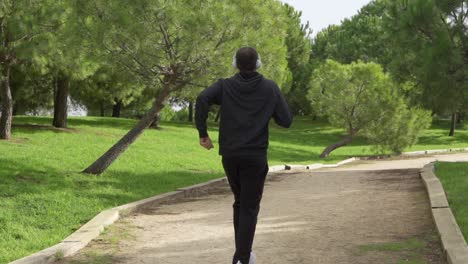 Runner-with-headphones-through-the-park-in-slow-motion