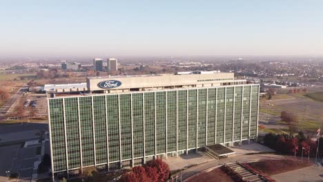 Aerial-Of-Ford-World-Headquarters---Henry-Ford-II-World-Center-On-A-Sunny-Day-At-Dearborn,-Michigan