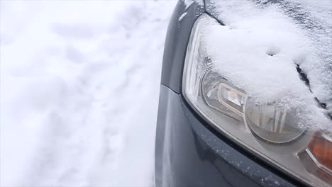 Schnee-Auf-Auto-In-Eiskaltem-Zustand-Im-Winter-Stock-Video-Stock-Footage