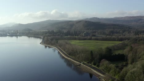 Luftbild-Von-Inveraray-Castle-An-Einem-Sonnigen-Tag-In-Argyll,-Schottland