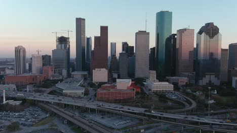 4k-Antenne-Der-Innenstadt-Von-Houston-Bei-Nacht