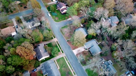 Aerial-flyover-of-neighborhood-in-America