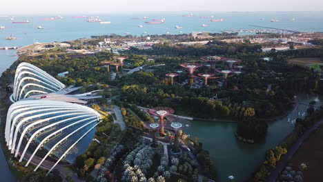 Imágenes-De-Drones-De-4k-Jardines-Junto-A-La-Bahía-De-Singapur