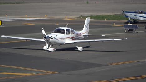 small-general-aviation-airplane-on-runway