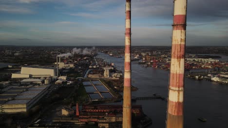 Tödliche-Luftverschmutzende-Emissionen-Von-Poolbeg,-Dublin,-Irland
