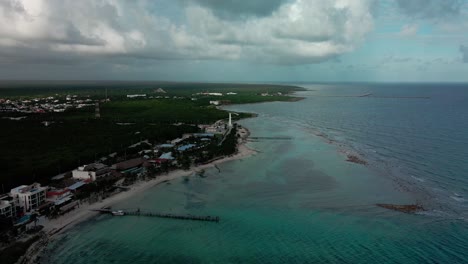 Blick-Auf-Den-Strand-Von-Mahahual-In-Der-Nähe-Des-Korallenriffs