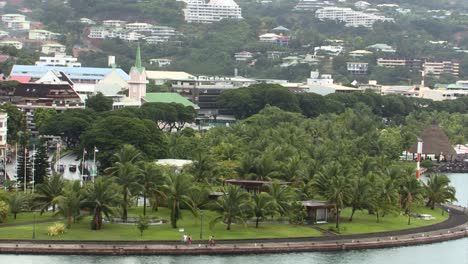 People-walking-on-the-waterfront-esplanade-of-Papeete-city-in-Tahiti,-French-Polynesia