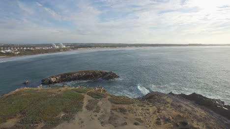 Blick-Von-Der-Baleal-Insel-Auf-Den-Strand-Von-Supertubos-In-Portugal