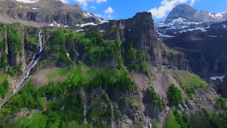 Montañas-Y-Valles-Suizos-Desde-El-Aire-Con-El-Dron
