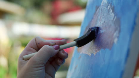 SLOW-MOTION-video-of-female-artist-painting-with-sponge-brush