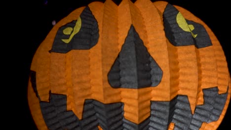 Halloween-Kürbis-Papierlaterne-Die-Kürbislaterne-Papierlaterne-In-Der-Dunkelheit-Eine-Typische-Dekoration-Für-Halloween-Partys-Oder-Gruselige-Dekoration-Für-Süßes-Oder-Saures