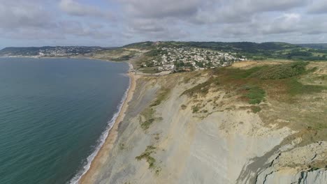 Cliffs-on-the-east-side-of-Charmouth-on-the-Jurassic-Coast