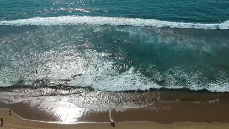 Aufsteigendes-Panorama-Des-Gesamten-Strandes,-Luftaufnahme,-Region-Coquimbo