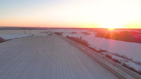 Sonnenuntergang-über-Feldern-Und-Autobahn-Im-Winter-Schweden