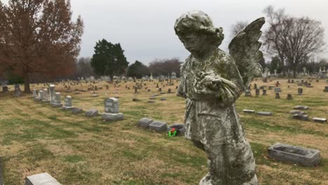 Angel-on-top-of-gravestone