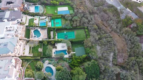 4k-ariel-drone-shot-of-million-dollar-homes-overlooking-the-beach-in-Laguna,-California