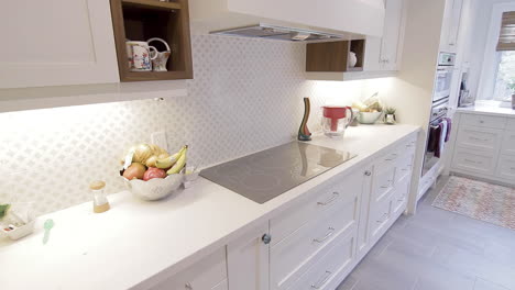 Beautiful-white-countertop-in-a-modern-kitchen