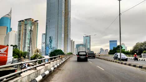 Yakarta,-Paso-Elevado-De-La-Autopista-De-Indonesia.-Rascacielos-De-Gran-Altura